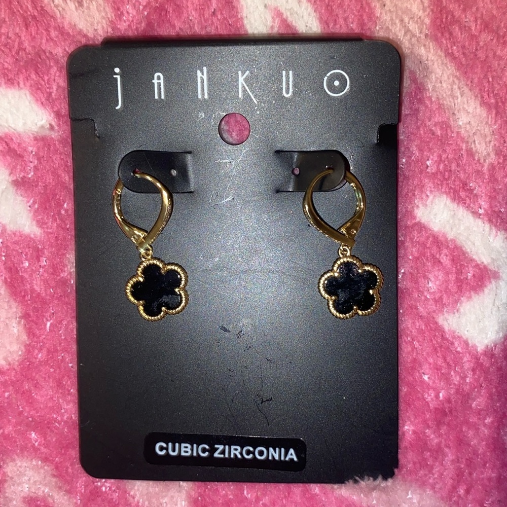 Jankuo Black 18kt Plated Onyx Flower Earrings